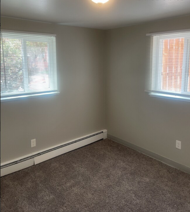 Foto del edificio - 2 Bedroom 1 Bathroom Westminster Quadplex - Lower unit