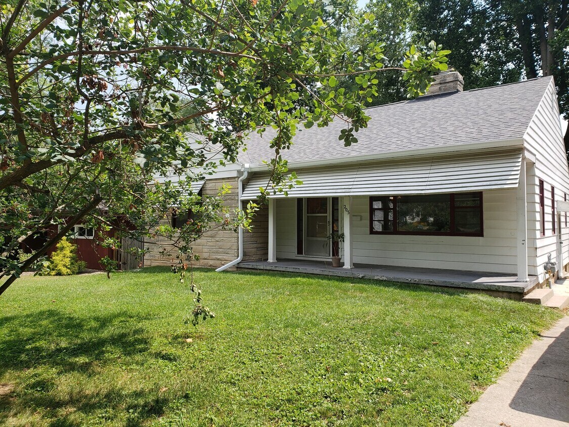 Primary Photo - 3 bedroom, 2 bath House in Green Acres: Av...