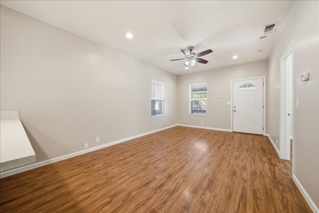 Building Photo - 3153 2nd Ave