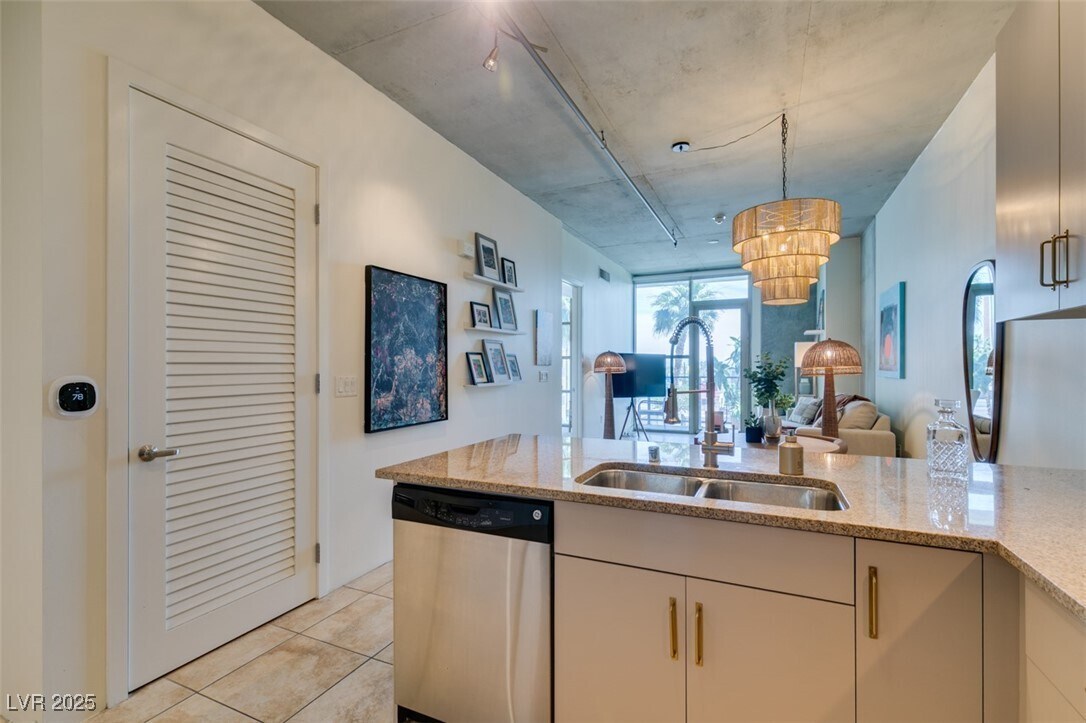 Foto principal - 353 E Bonneville Ave