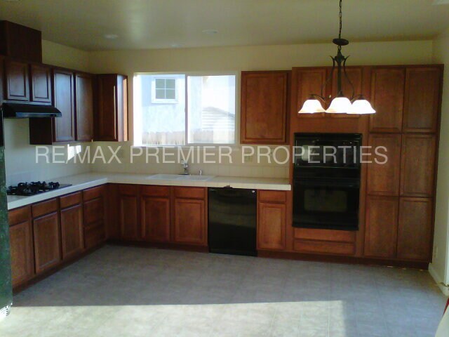 Foto del edificio - 7455 Hunter Glen Dr