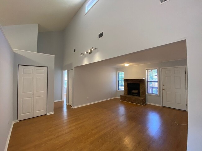 Foto del edificio - 3154 Folsom Rd