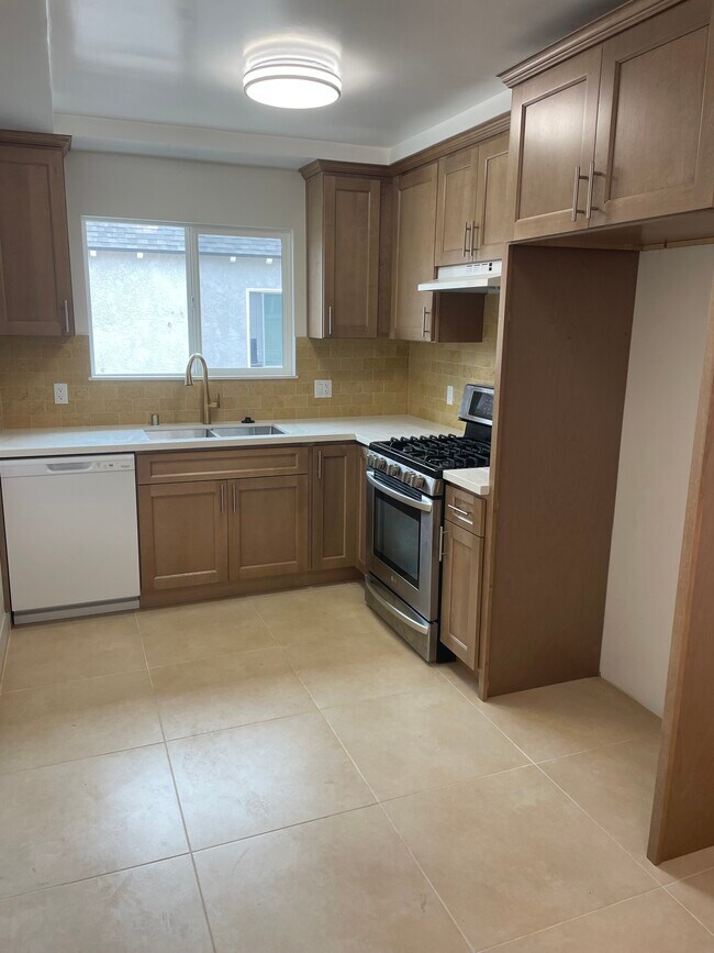 Foto del edificio - 127 E A St