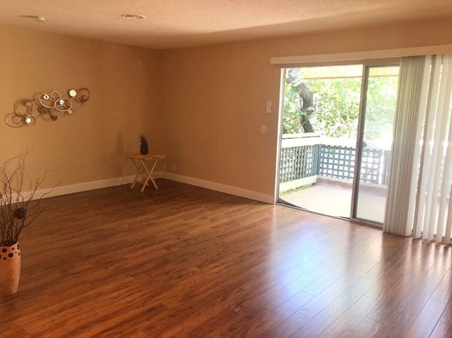 Building Photo - 105 Oak Rim Ct