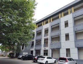 Building Photo - 514 W 10th St