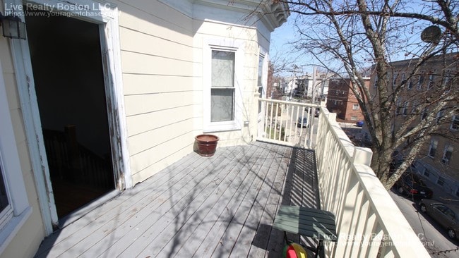 Building Photo - 59 Linden St