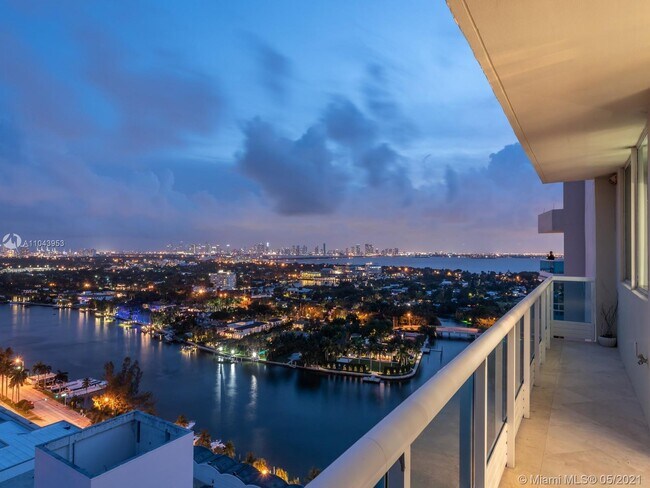 Building Photo - 5025 Collins Ave