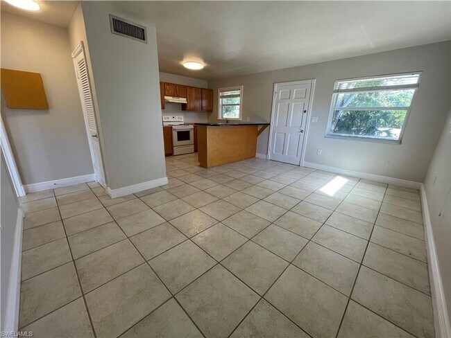 Foto del edificio - ANNUAL RENTAL - POINCIANA - 1 BED/1 BATH