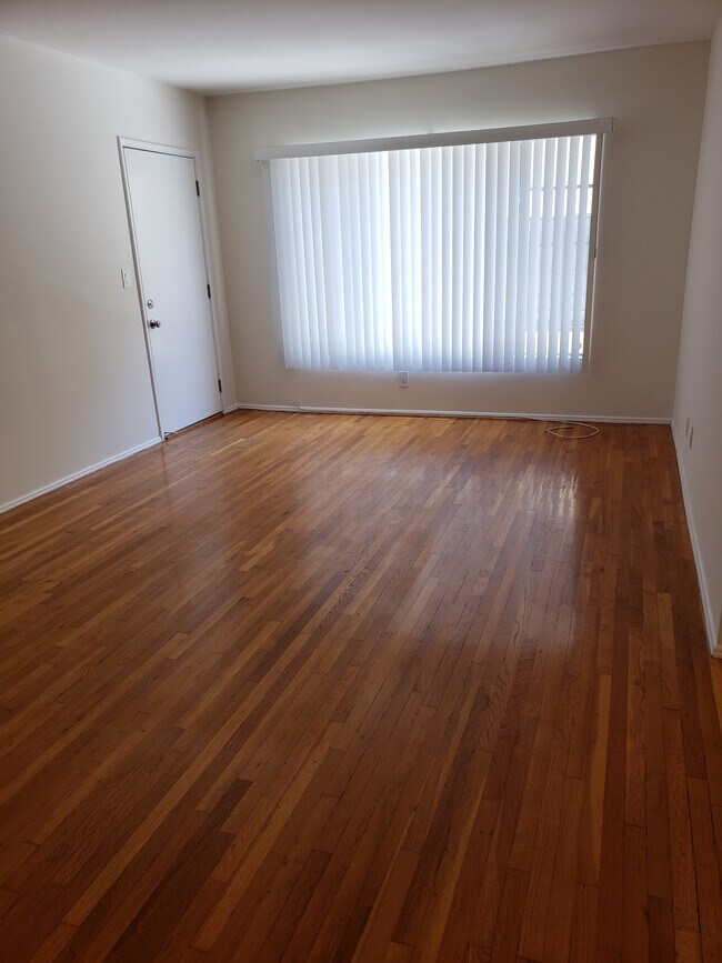 Living room - 1216 N Orange Grove Ave