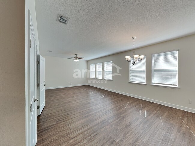 Building Photo - 205 Crestrun Loop