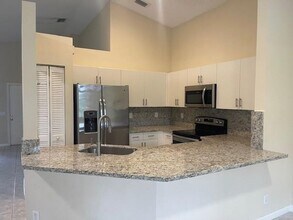 Building Photo - 824 Savannah Falls Dr