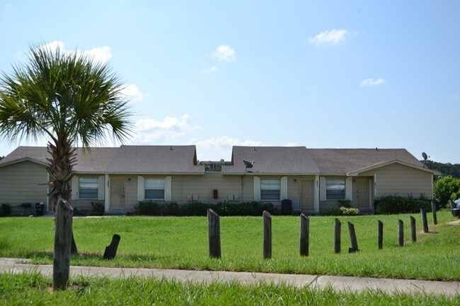 Building Photo - Woodman Way Townhomes