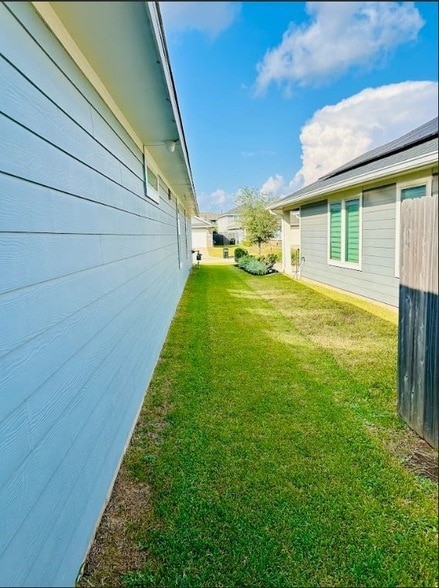 Foto del edificio - 21423 Holly Heights Rd