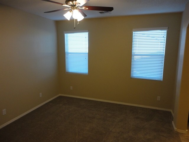 Building Photo - 2712 Moon Glow Dr NE