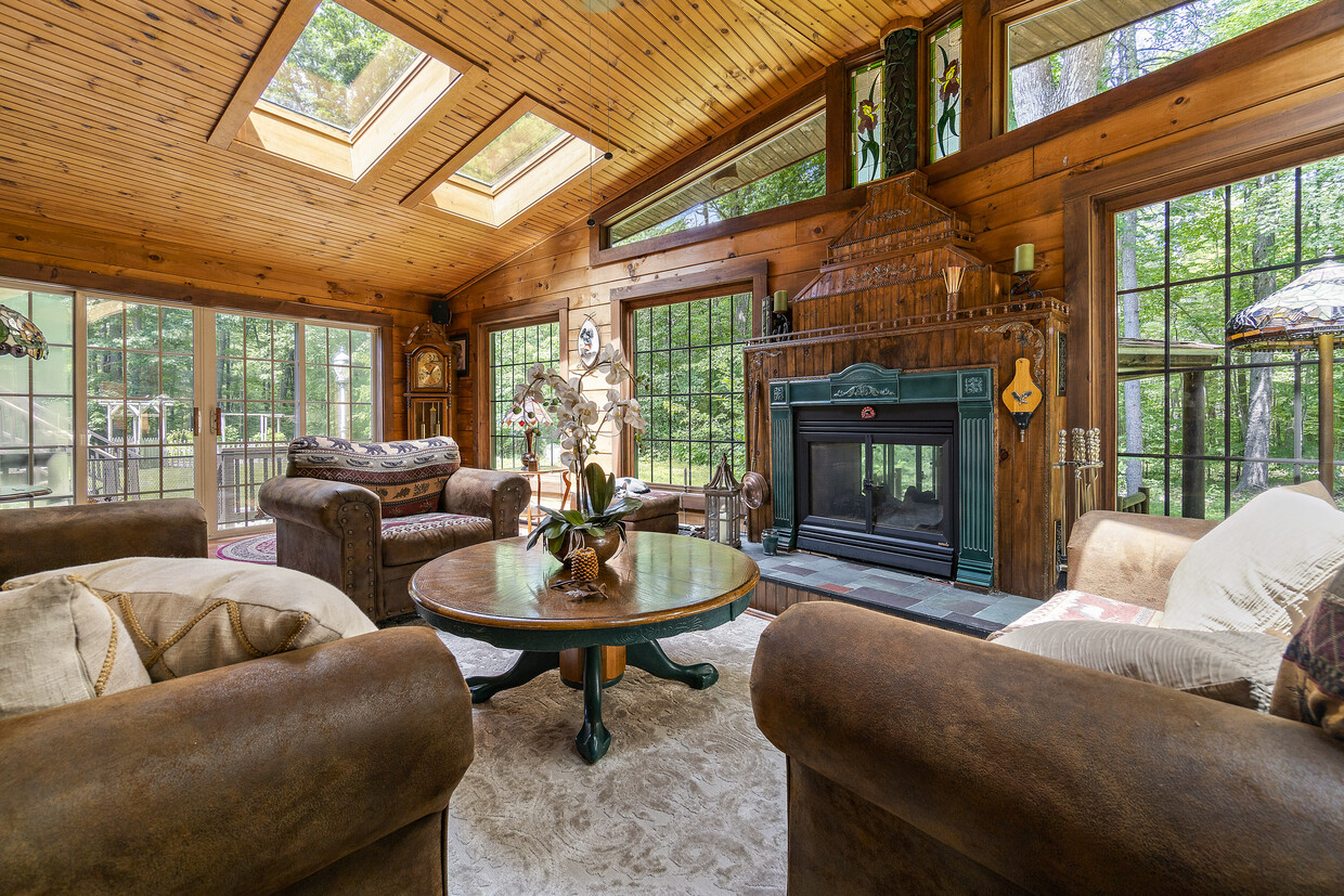 Great Room (Gas Fireplace) - 595 Emerys Bridge Rd