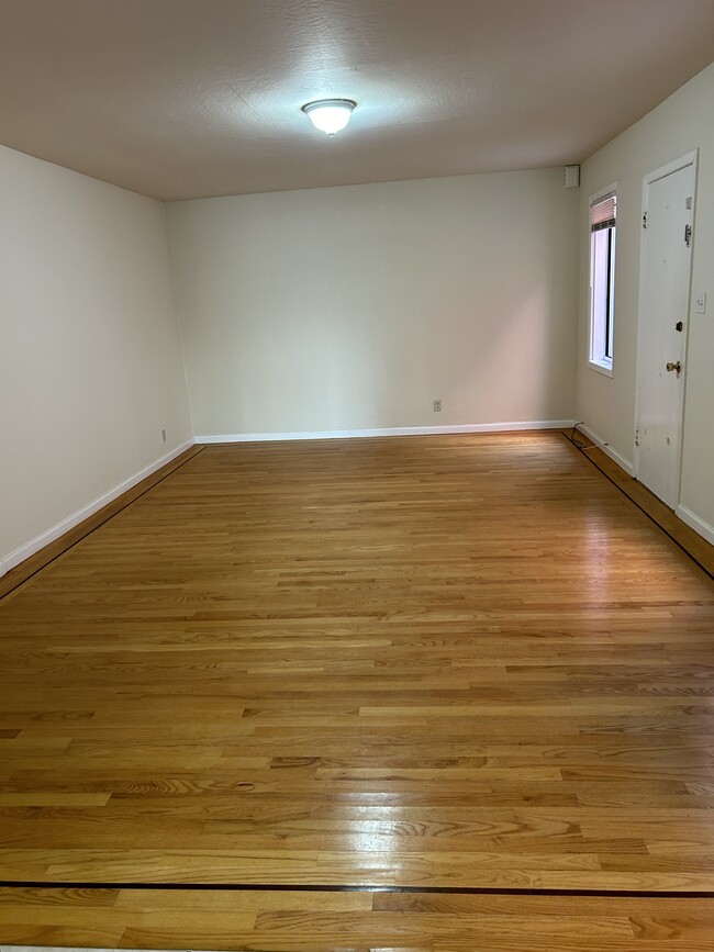 Building Photo - 1442 48th Ave