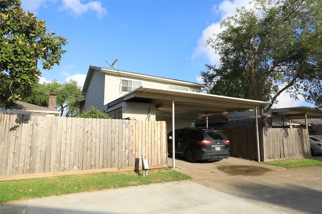 Foto del edificio - 6573 S Briar Bayou Dr