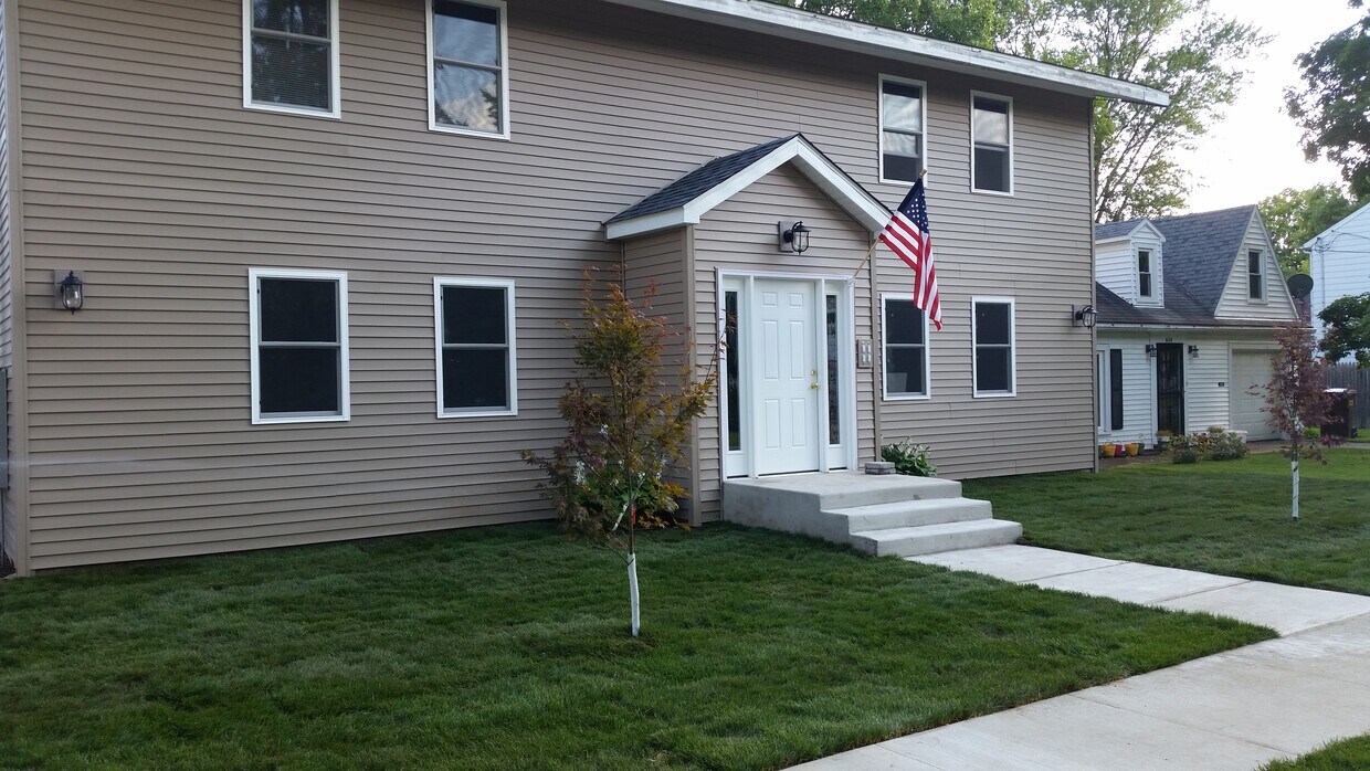 Foto principal - 610 E Gilmore St
