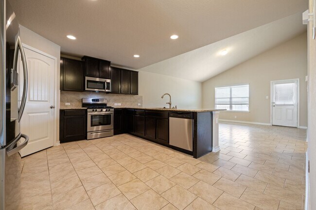 Building Photo - Large Open Floorplan Located in Redbird Ra...