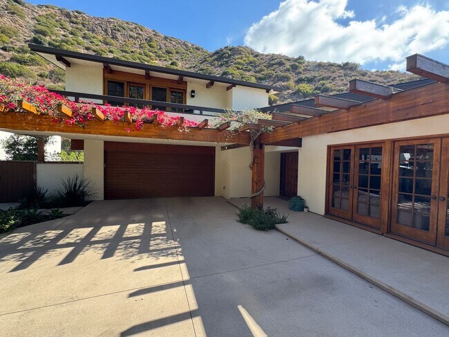 Building Photo - 5942 Paseo Cyn Dr