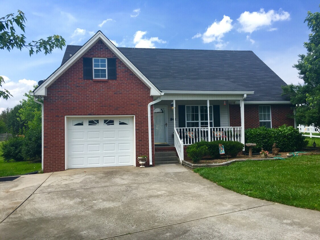 3009 West Dr, Greenbrier, TN 37073 House for Rent in Greenbrier, TN