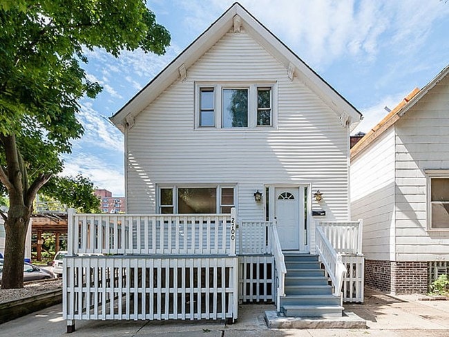 Building Photo - 2700 N Wilton Ave