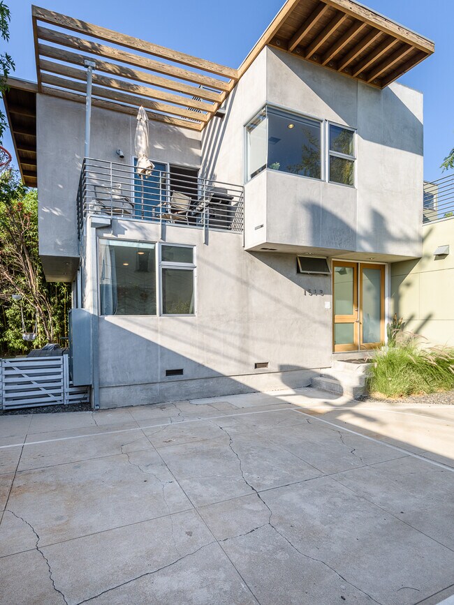 Foto del edificio - 1513 S Orange Grove Ave