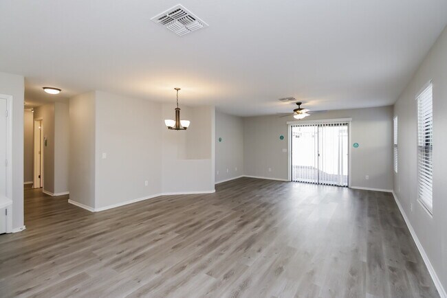 Building Photo - 2260 E 28th Ave