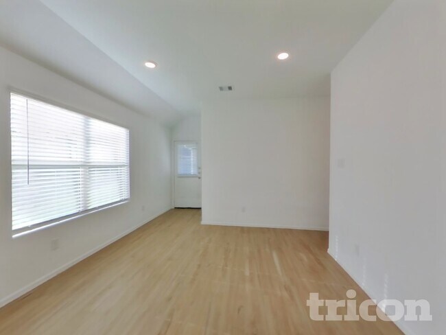 Foto del edificio - 1911 Ballesteros St