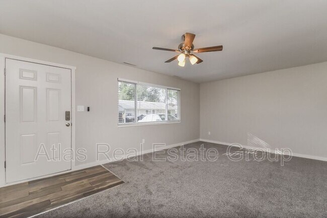 Foto del edificio - 3354 Springnite Dr