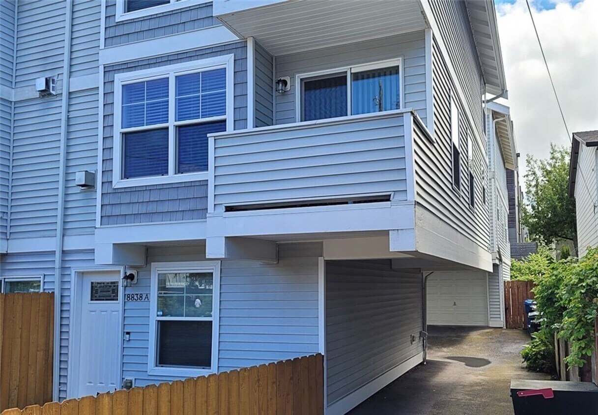 Primary Photo - Great TownHome For Rent
