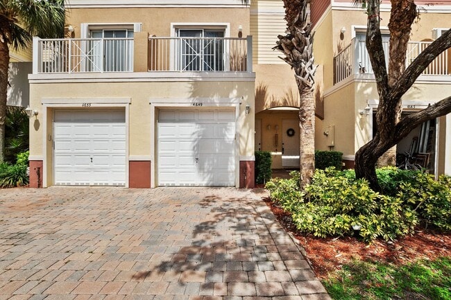 Building Photo - Charming 3-Story 3-Bedroom 2.5 Bath Townho...