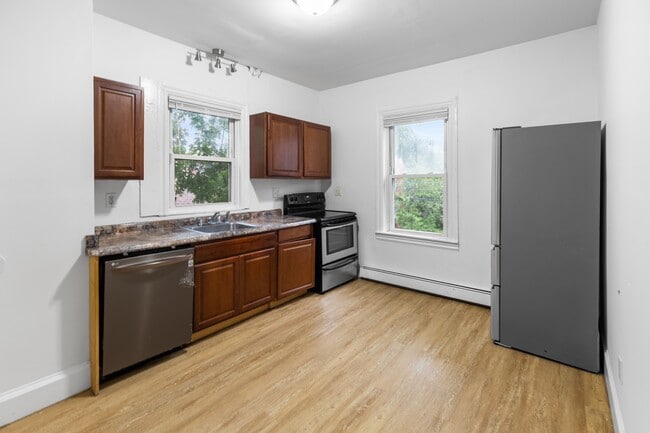 Photo - 52 Dennis Ave (Cranston, RI) Apartment