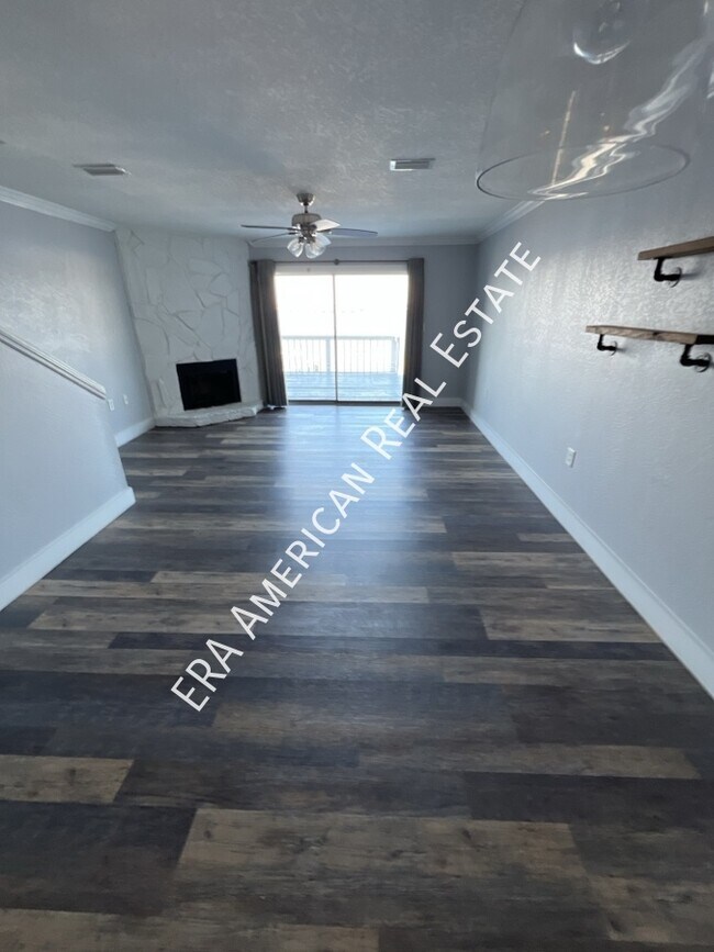 Foto del edificio - Bay Front Living!