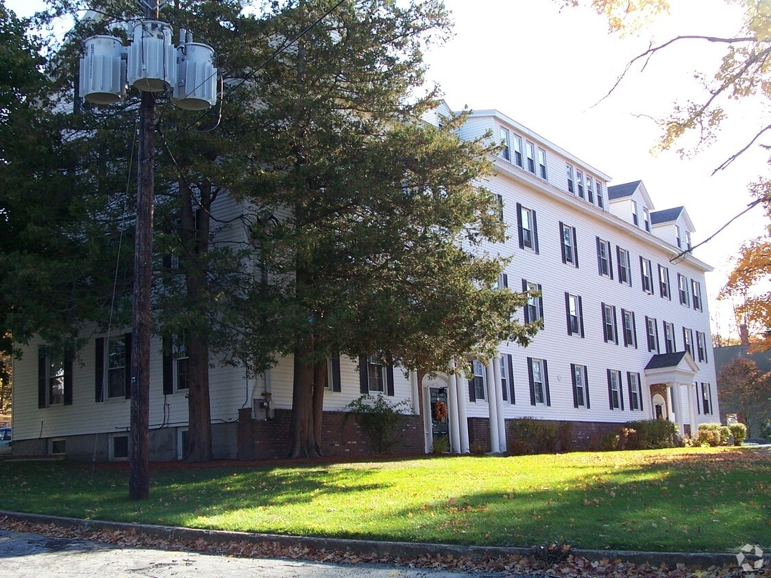 Hopedale Manor Apartments in Hopedale, MA