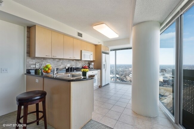 Foto del edificio - 1720 Maple Ave