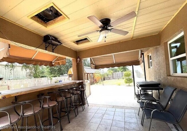 Foto del edificio - 2695 W Newton Rd