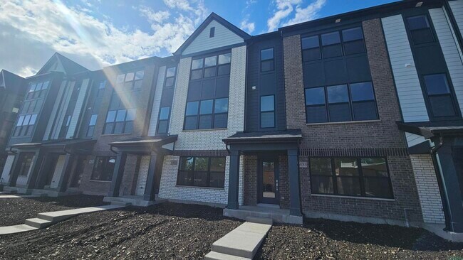 Building Photo - 6431 Main St