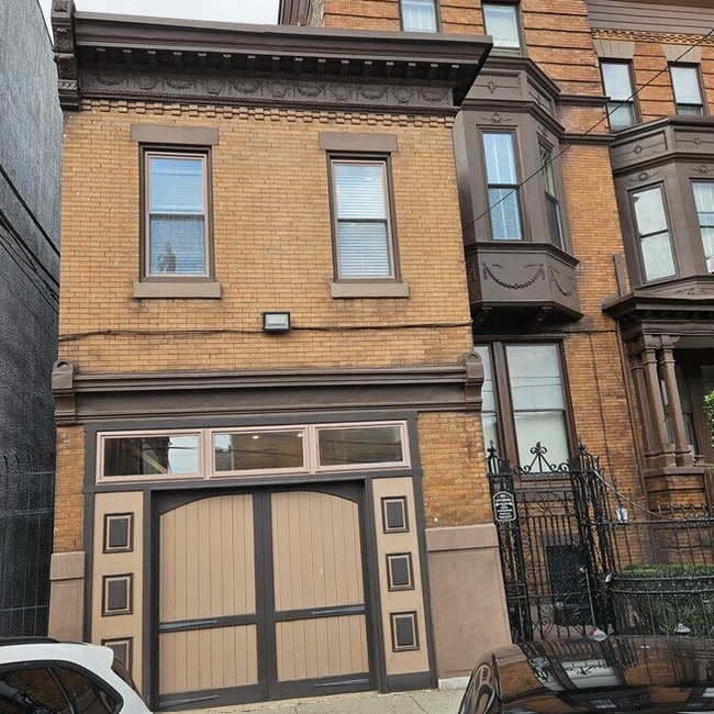 Holding Unit Photo - 2342 S Broad St
