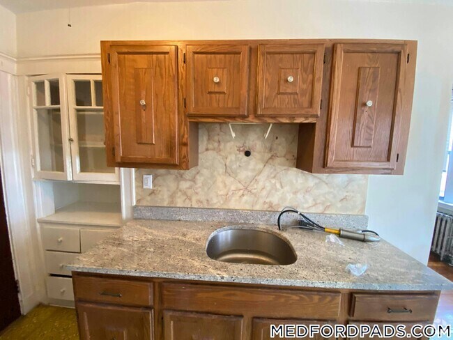 Building Photo - 53 Fellsway W
