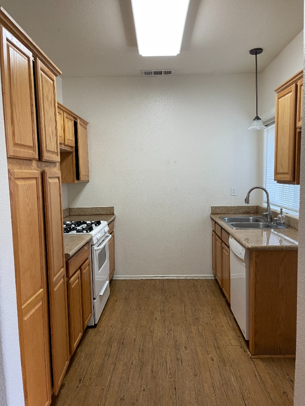 Building Photo - 1555 Orange Ave
