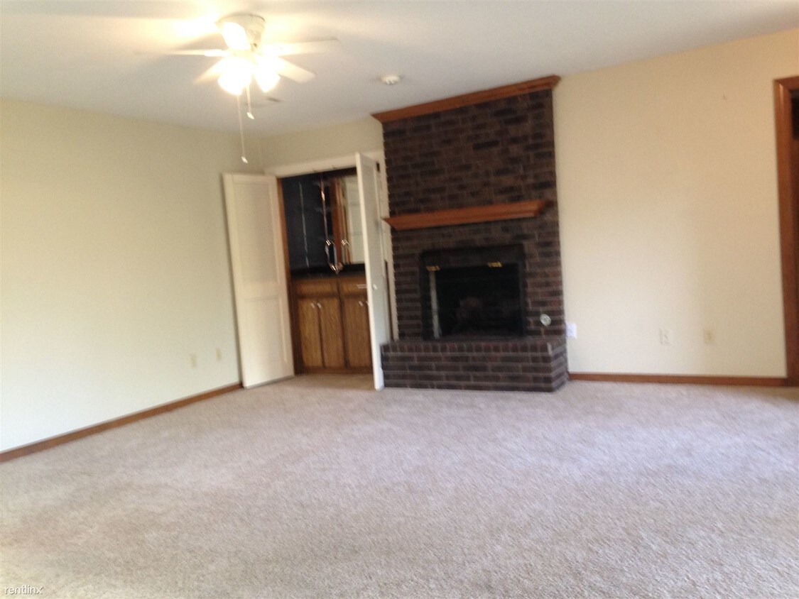 2 br, 2 bath - 47 Crown Pt - 2 br, 2 bath  - 47 Crown Pt