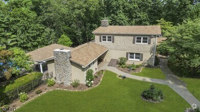 Building Photo - 8 Crosby Ln
