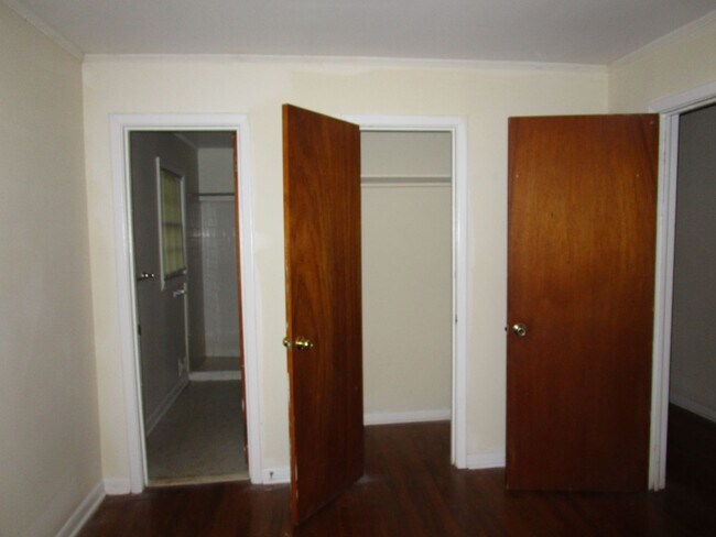 Building Photo - 3 BR, 2 BA House