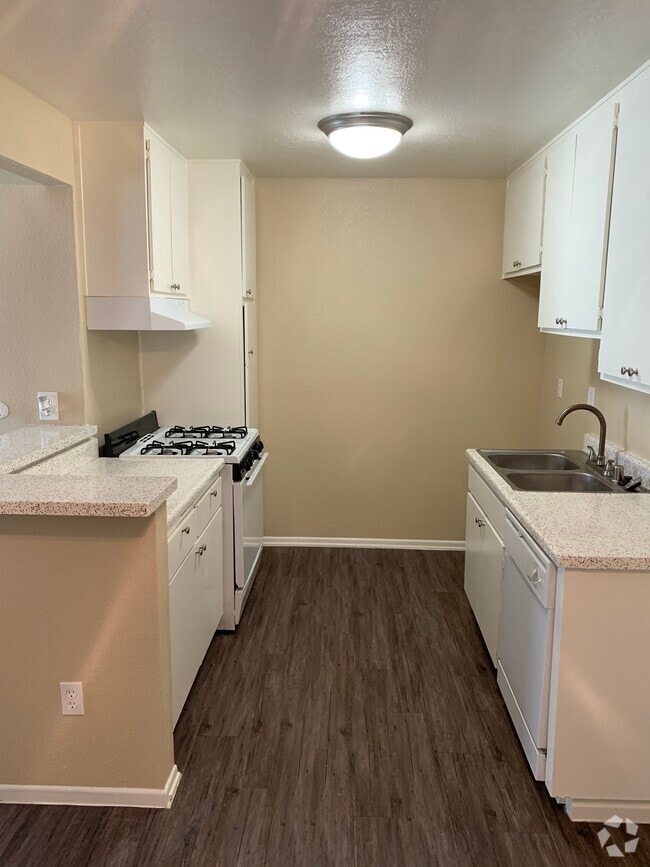 1 Bedroom Apartments in Orange County, CA under 2,000