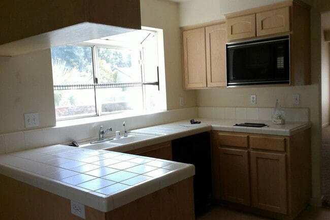 Building Photo - Beautiful Woodward Lake home on a large corner lot.