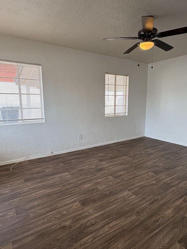 Foto del edificio - 449 N Drew St E