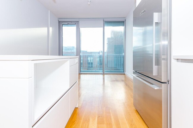 Building Photo - 436 Albee Square W