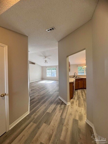 Foto del edificio - 4778 Spencer Oaks Blvd