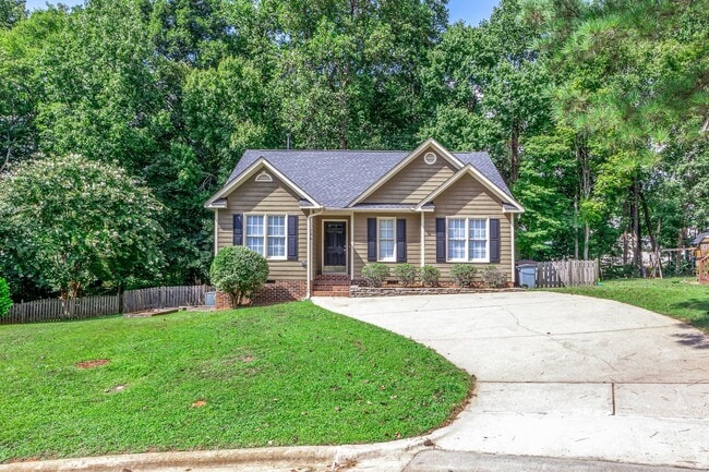 Building Photo - Charming 3 Bedroom Home